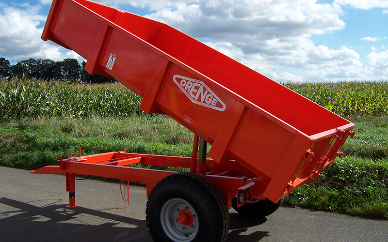 Benne agricole monocoque un essieu