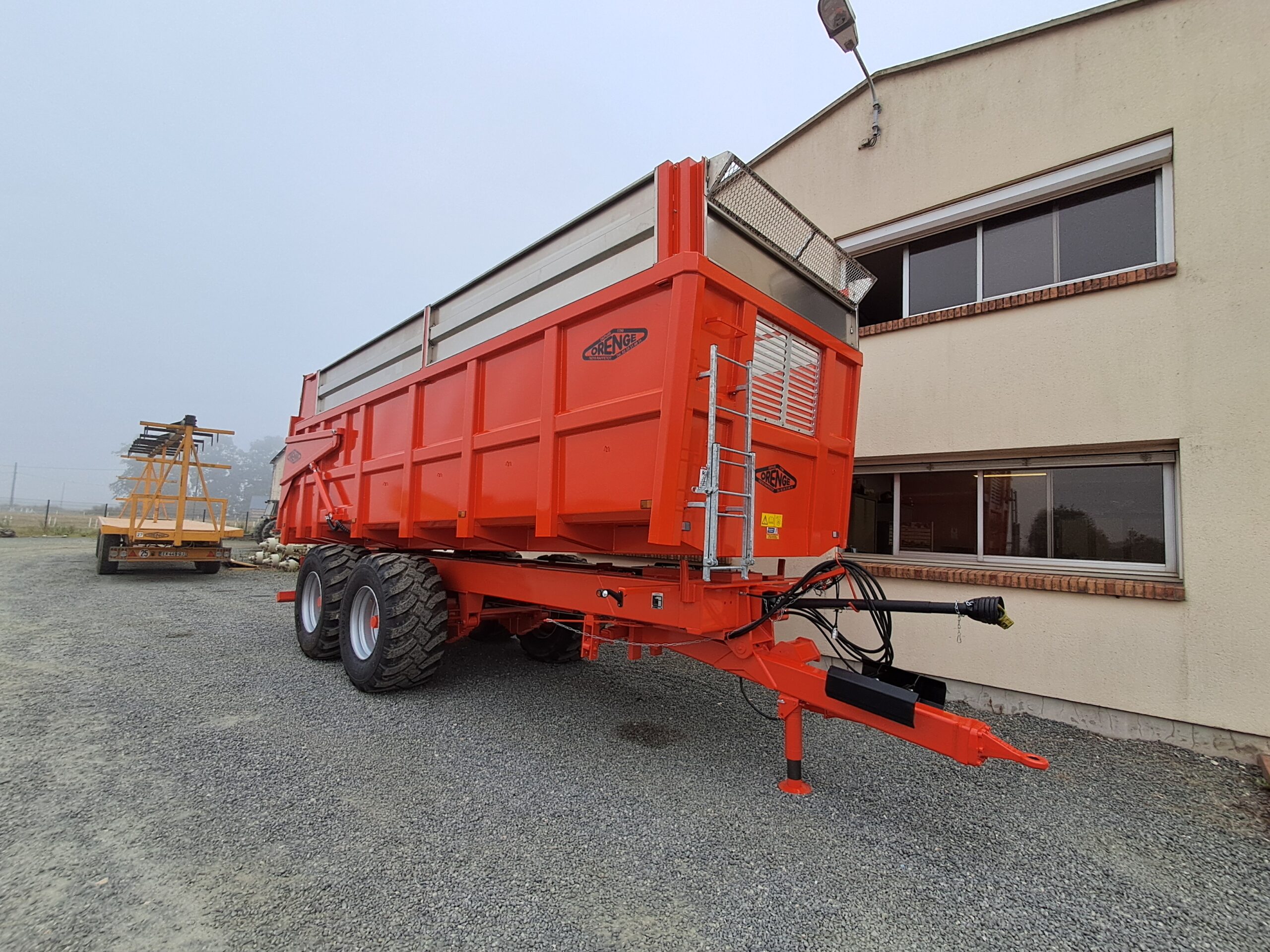 Benne agricole monocoque 2 essieux